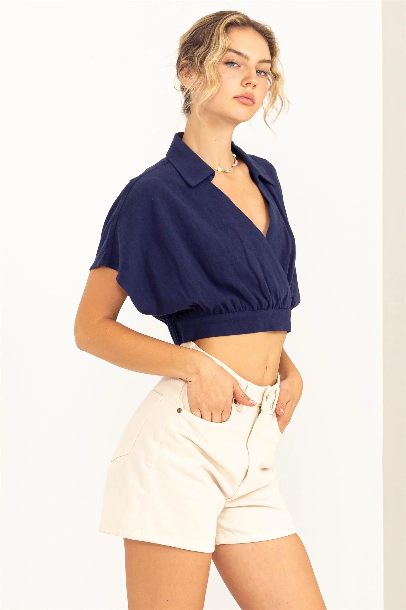 COLLARED LINEN CROPPED BLOUSE