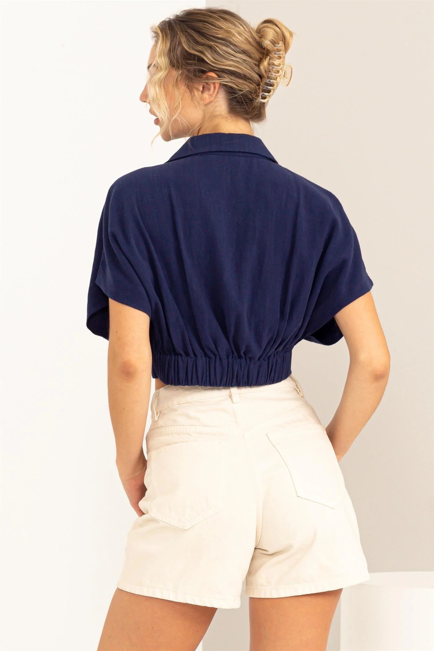 COLLARED LINEN CROPPED BLOUSE