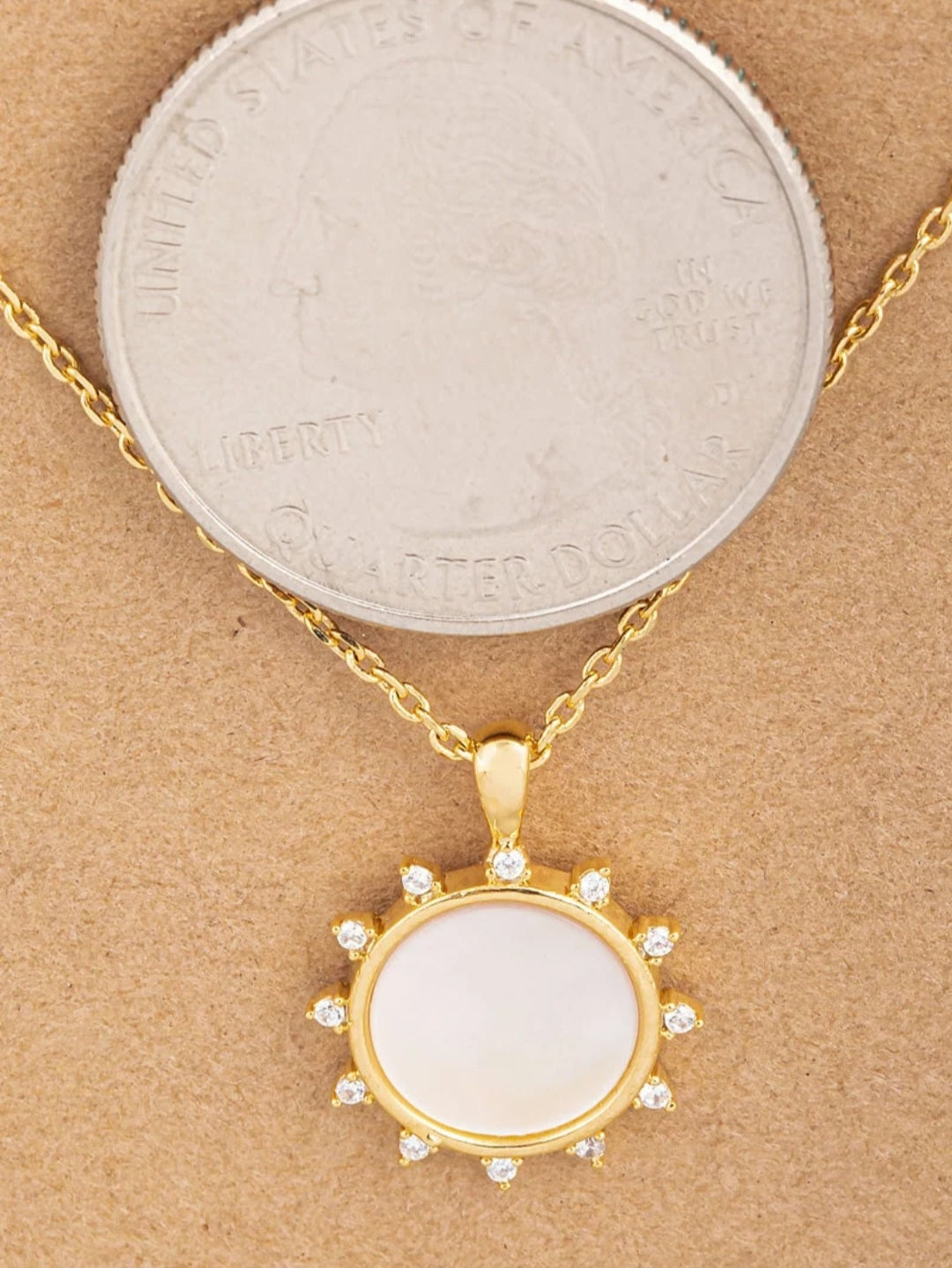 Sun Disc Shell Inlay Pendant Necklace